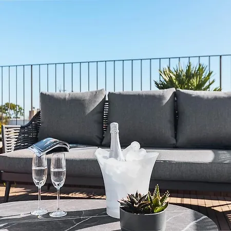 Luxe - Rooftop Pool